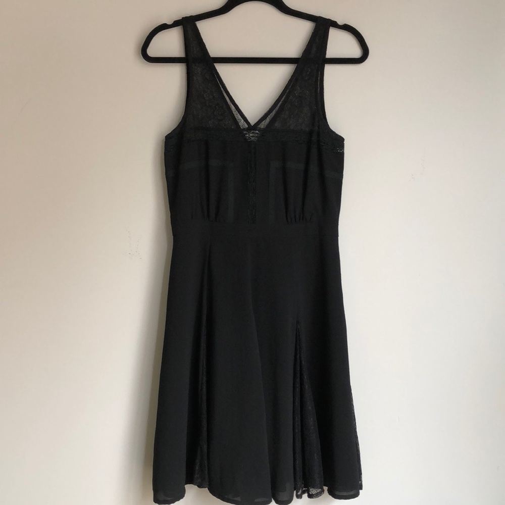 Black dress with lace details - M